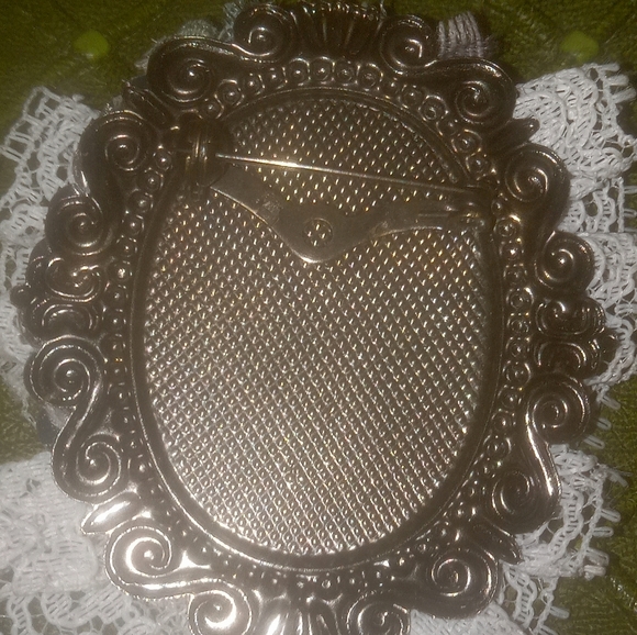 Vintage Doll Face Brooch - Picture 3 of 6